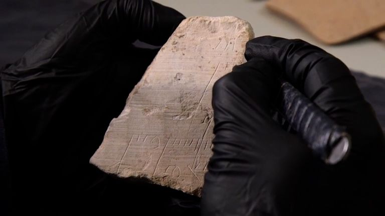 Archeologové našli v Jeruzalémě dva tisíce let starou účtenku. Je vyrytá do kamene